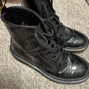 Dr. Marten’s Women’s glitter patent Boots- size 7
